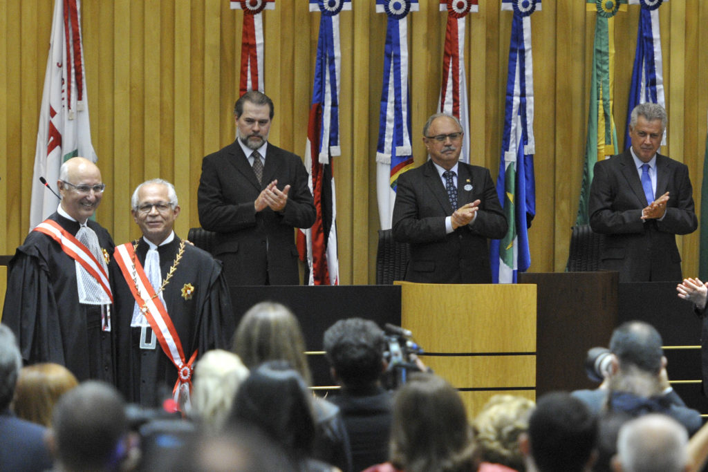 O ex-presidente do TST, ministro Ives Gandra, e o presidente empossado, ministro João Batista Brito Pereira.