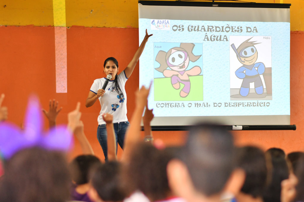 Programa Adasa na Escola oferece a colégios de Brasília palestras sobre o uso racional dos recursos hídricos. Escola Classe 45 de Ceilândia recebeu o projeto no início do mês.