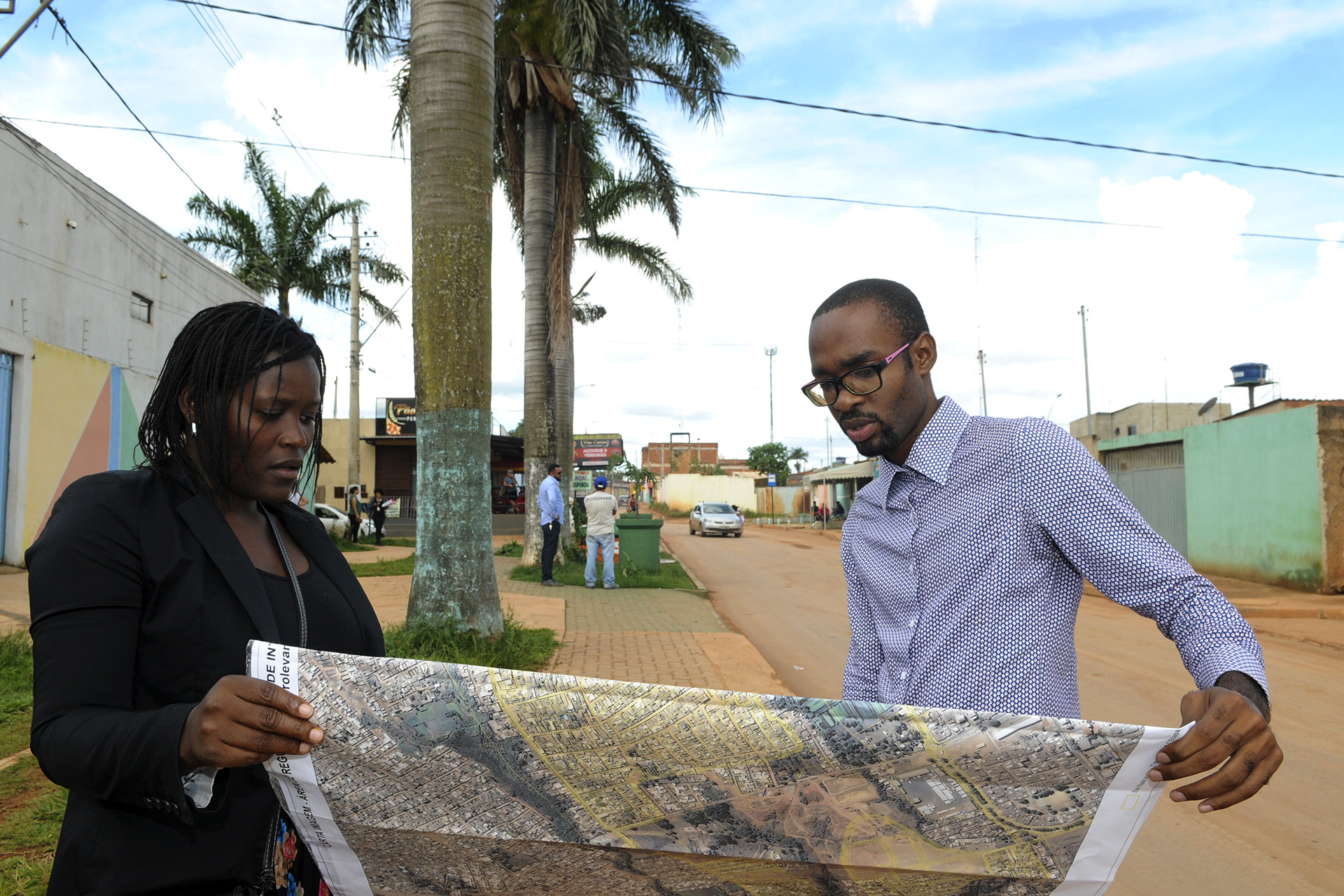 Os arquitetos angolanos Vanda Mavilacana e Ariel Aleixo trabalharão como voluntários prestando assistência técnica em projetos habitacionais.