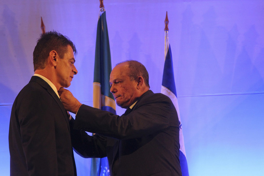 O presidente empossado, José César da Costa, e o ex-presidente da CNDL, José Honório Pinheiro.