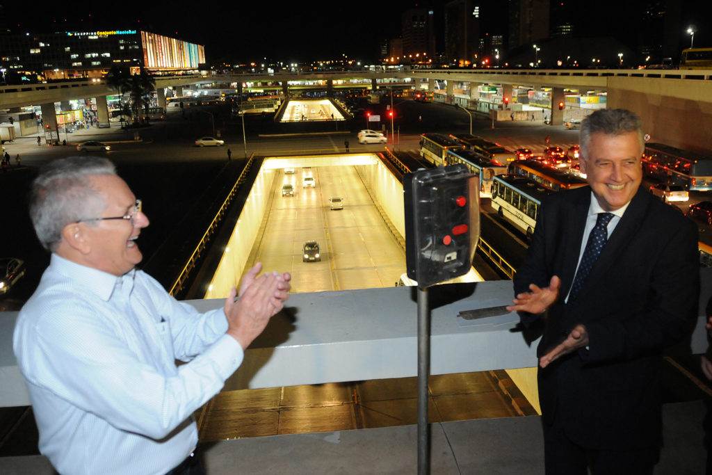 IluminaÃ§Ã£o inaugurada pelo governador Rodrigo Rollemberg aumenta seguranÃ§a dos motoristas que trafegam pelo Eixo RodoviÃ¡rio.