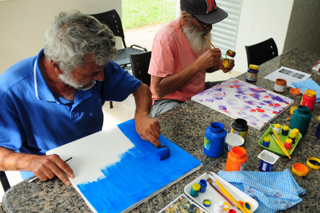 Projeto voluntário leva ateliê de pintura a Unidade de Acolhimento para Idosos (Unai) de Taguatinga