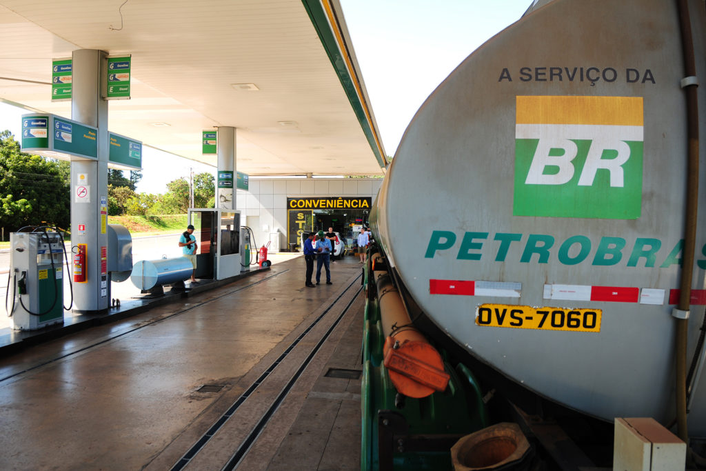 Os postos da cidade serão abastecidos com 160 caminhões de gasolina até as 18 horas desta quinta-feira (31). A expectativa é que a distribuição de combustível em Brasília comece a se normalizar a partir de hoje.