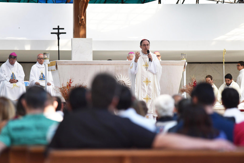 Fiéis e autoridades políticas e religiosas compareceram à Catedral Metropolitana Nossa Senhora Aparecida nesta quarta-feira (30) para a missa de sétimo dia de Aparecida Veronezi da Rocha.