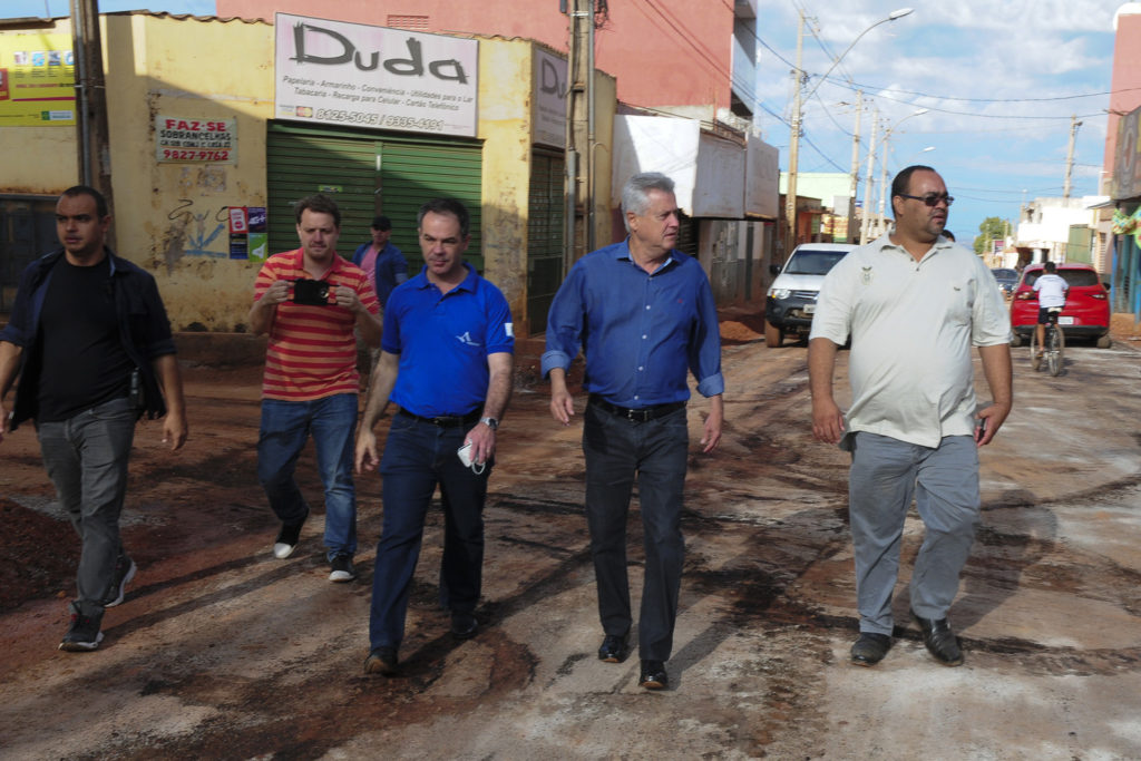 Na manha deste sábado (19), o governador Rollemberg e o diretor-presidente da Novacap, Júlio Menegotto, vistoriaram as obras no Sol Nascente.