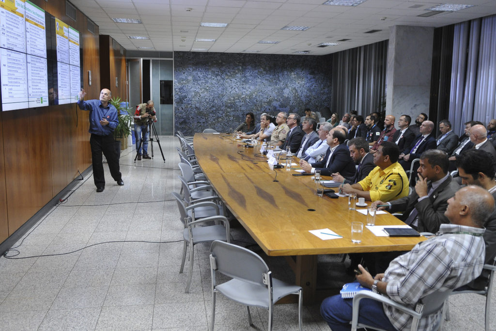 O governador Rollemberg acompanhou reunião do Comitê Gestor do Viva Brasília – Nosso Pacto pela Vida na noite desta terça-feira (26) no Palácio do Buriti. 