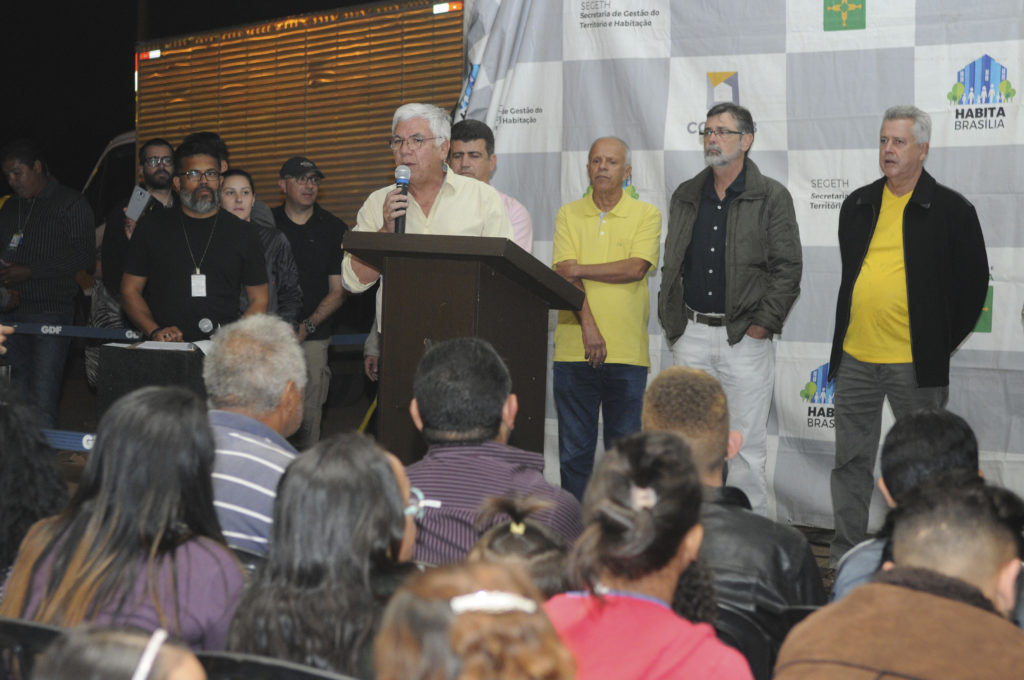 A Codhab entregou nesta sexta-feira (6) 344 escrituras para moradores do Sol Nascente.Foto: Tony Winston/Agência Brasília