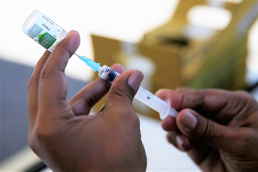 Brasília - O Ministério da Saúde promove o Dia D de Vacinação contra a gripe em postos de todo o País. A expectativa é imunizar, até o próximo dia 26, cerca de 90% das 54,2 milhões de pessoas que estão no público-alvo da campanha. (Marcello Casal Jr/AgenciaBrasil)