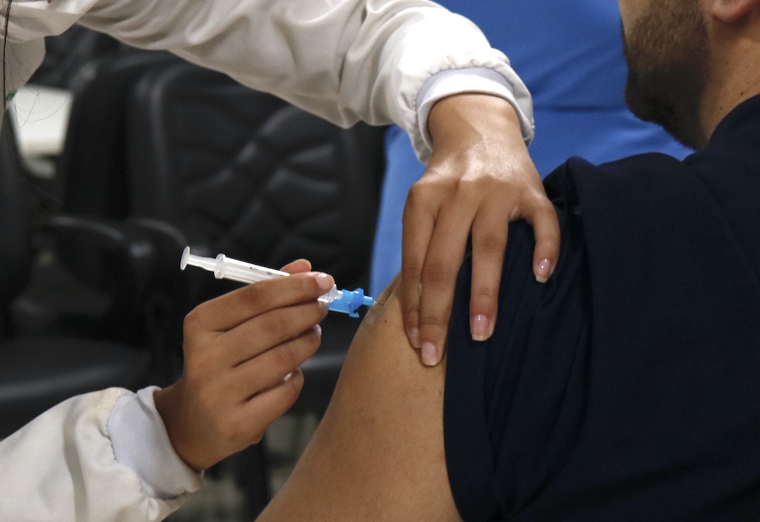 Especialistas de HCB brindan tratamientos en Foro de Inmunización