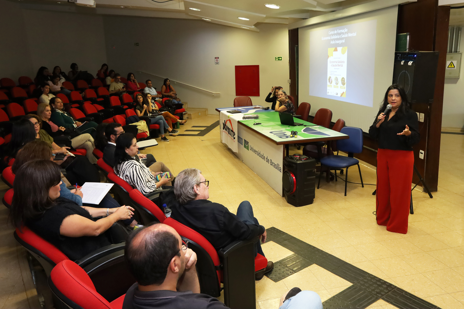 Profissionais da saúde recebem capacitação sobre economia solidária e saúde mental