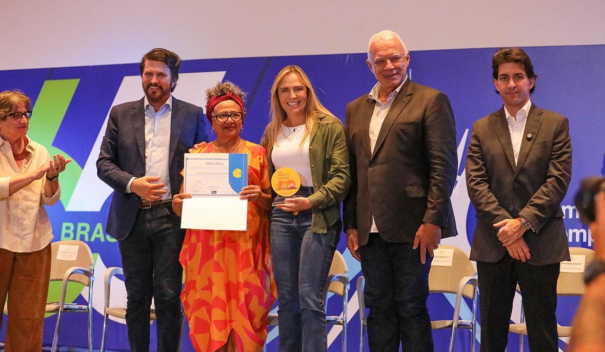 Troféu reconhece importância do trabalho de 462 artesãs e artesãos do DF