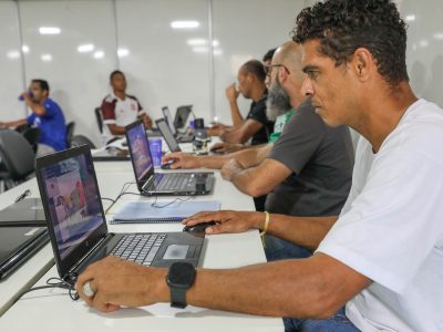 QualificaTech capacita 700 alunos em cursos gratuitos de tecnologia da informação