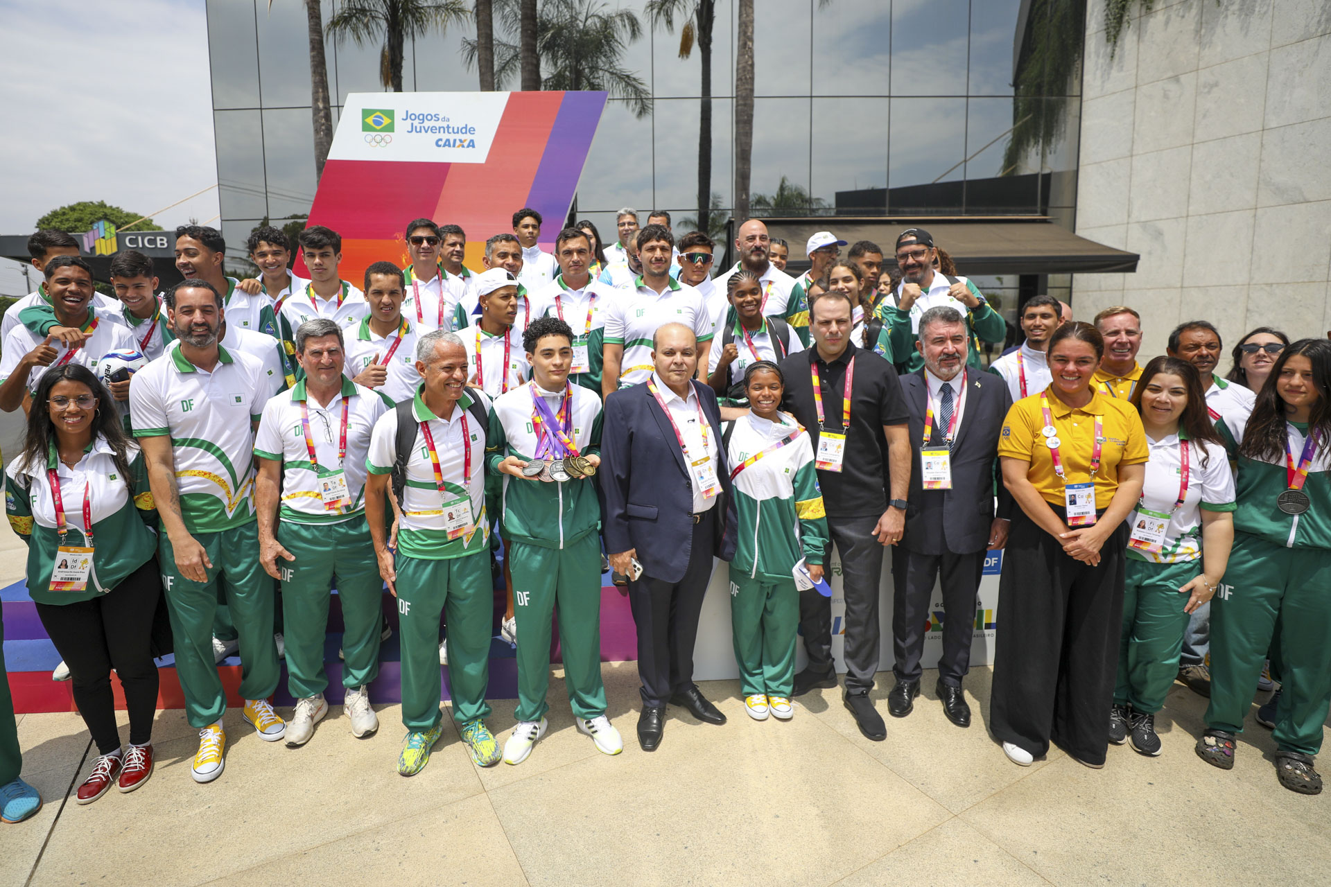 Governador enaltece infraestrutura de Brasília e incentiva prática esportiva em visita à arena dos Jogos da Juventude