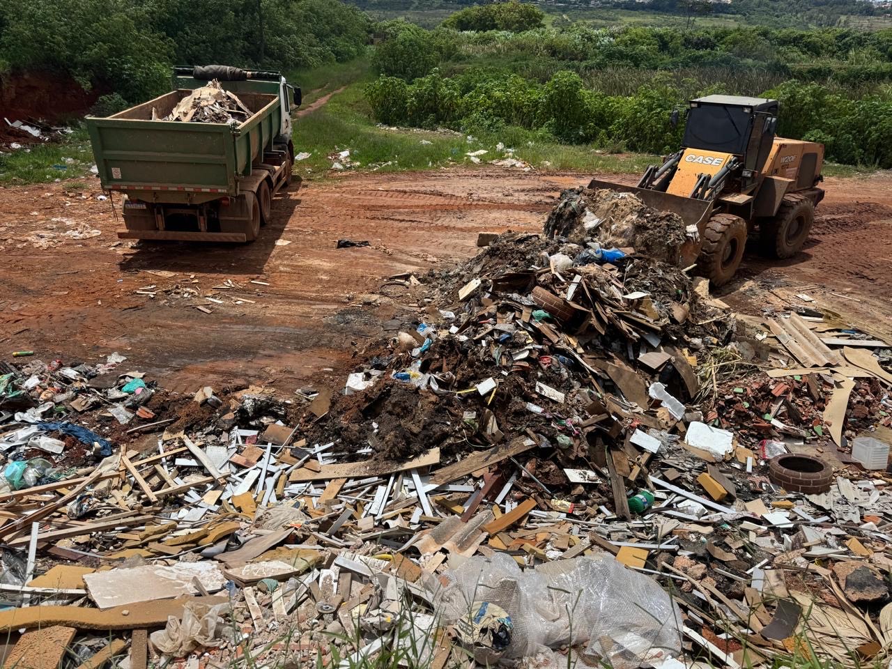 Mutirão de limpeza reforça combate à dengue em Ceilândia