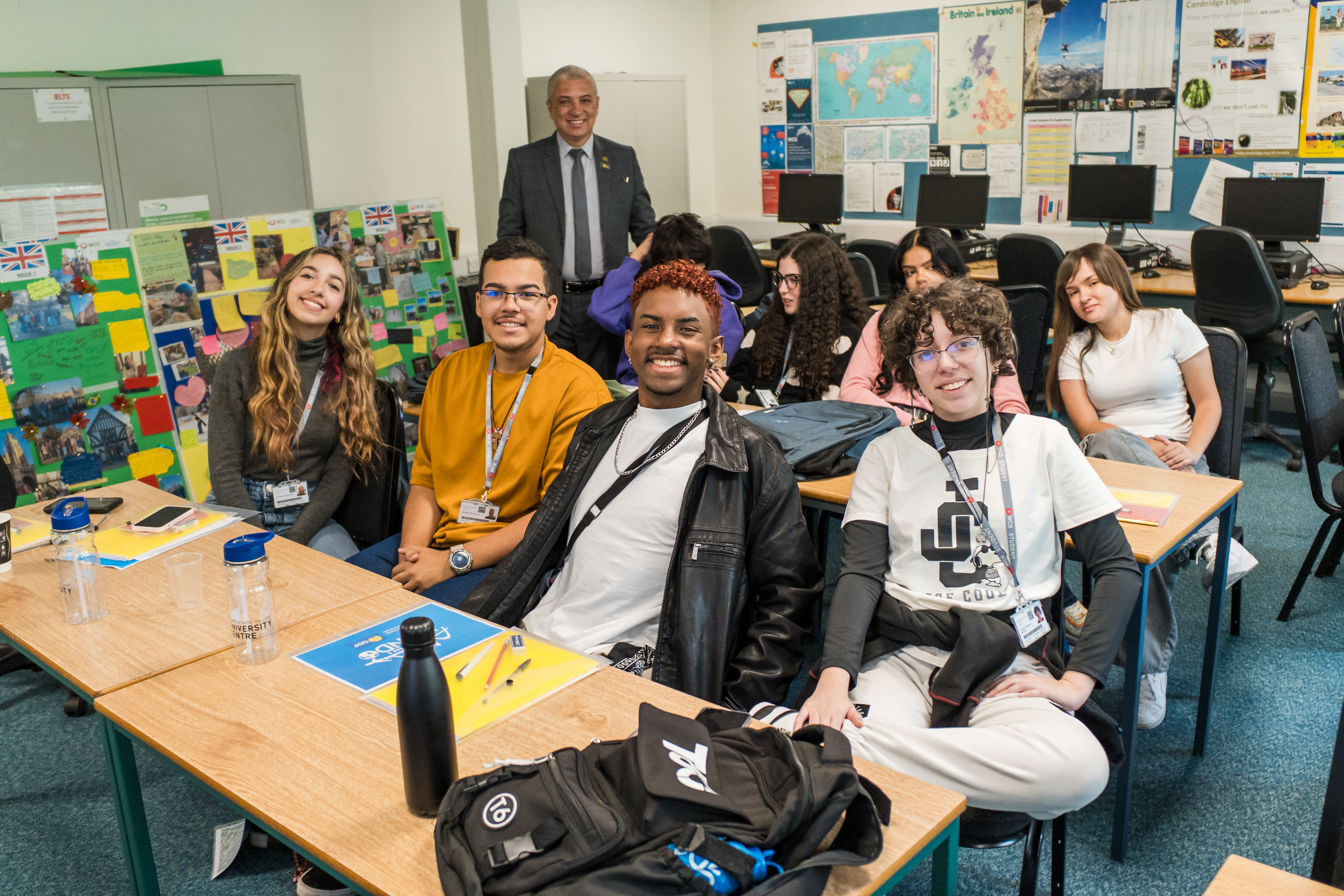 Estudantes brasileiros começam as aulas no Royal Leamington Spa College, no Reino Unido