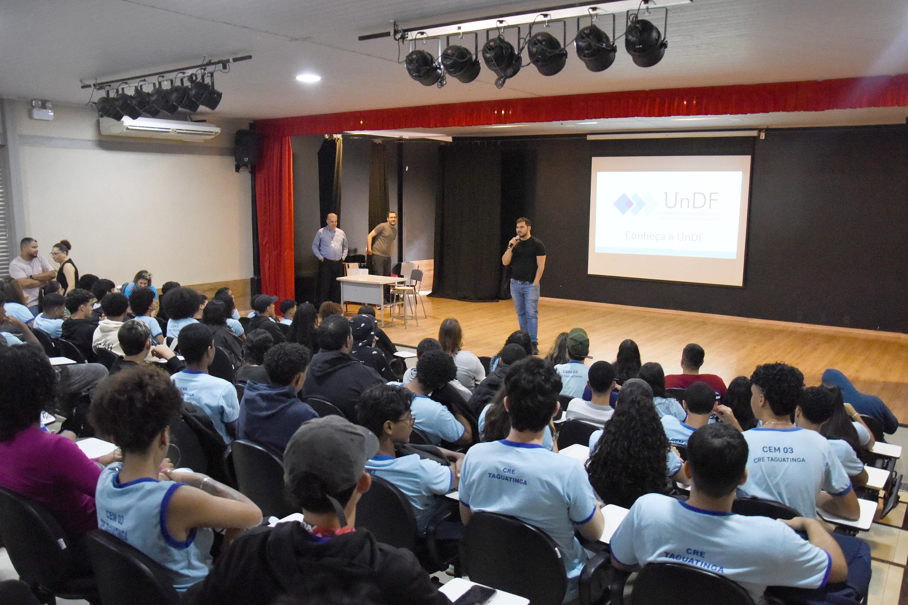 Projeto UnDF apresenta oportunidades de ensino superior a estudantes da rede pública