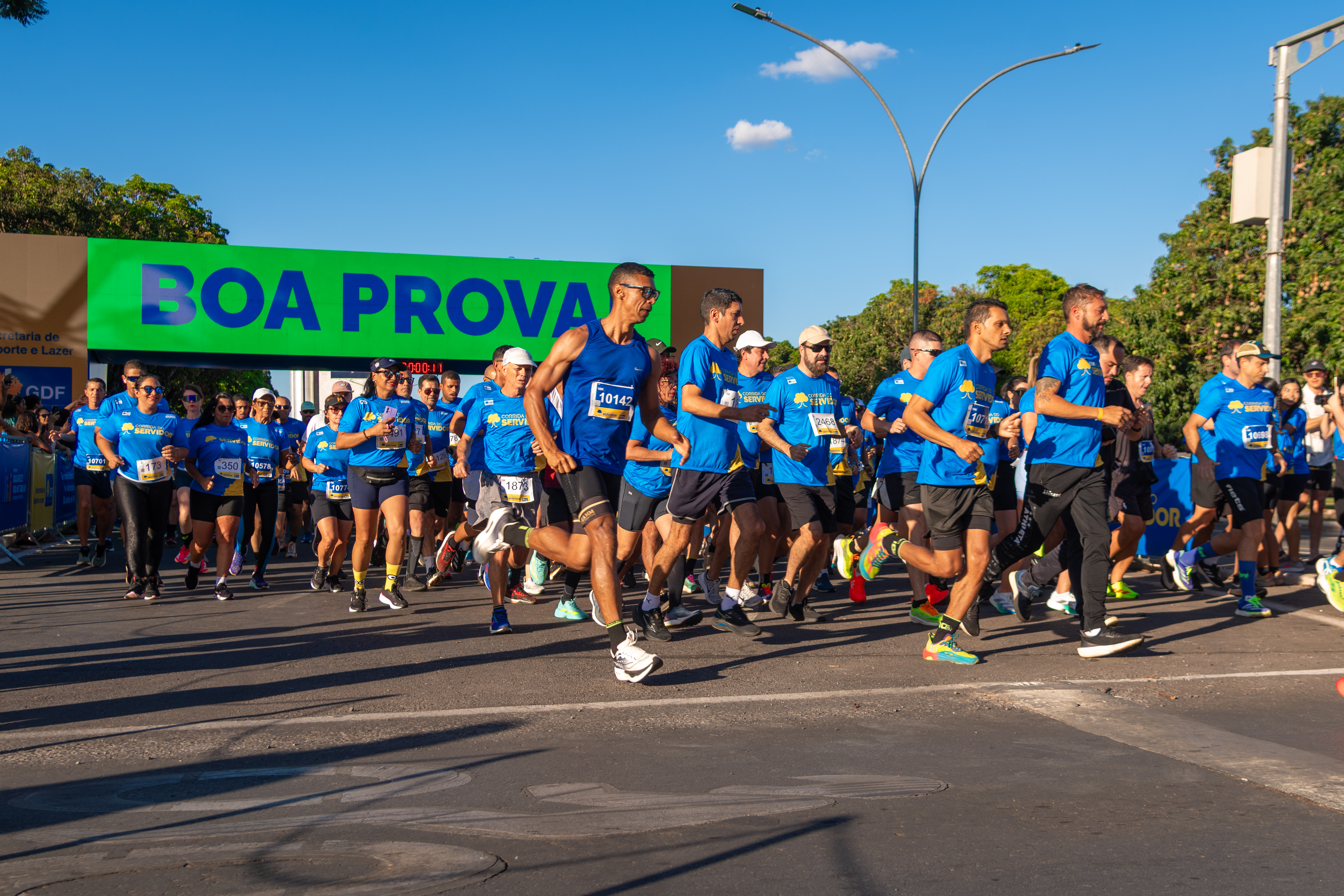 Mais de 3 mil pessoas participam da Corrida do Servidor 2025 na Praça do Buriti