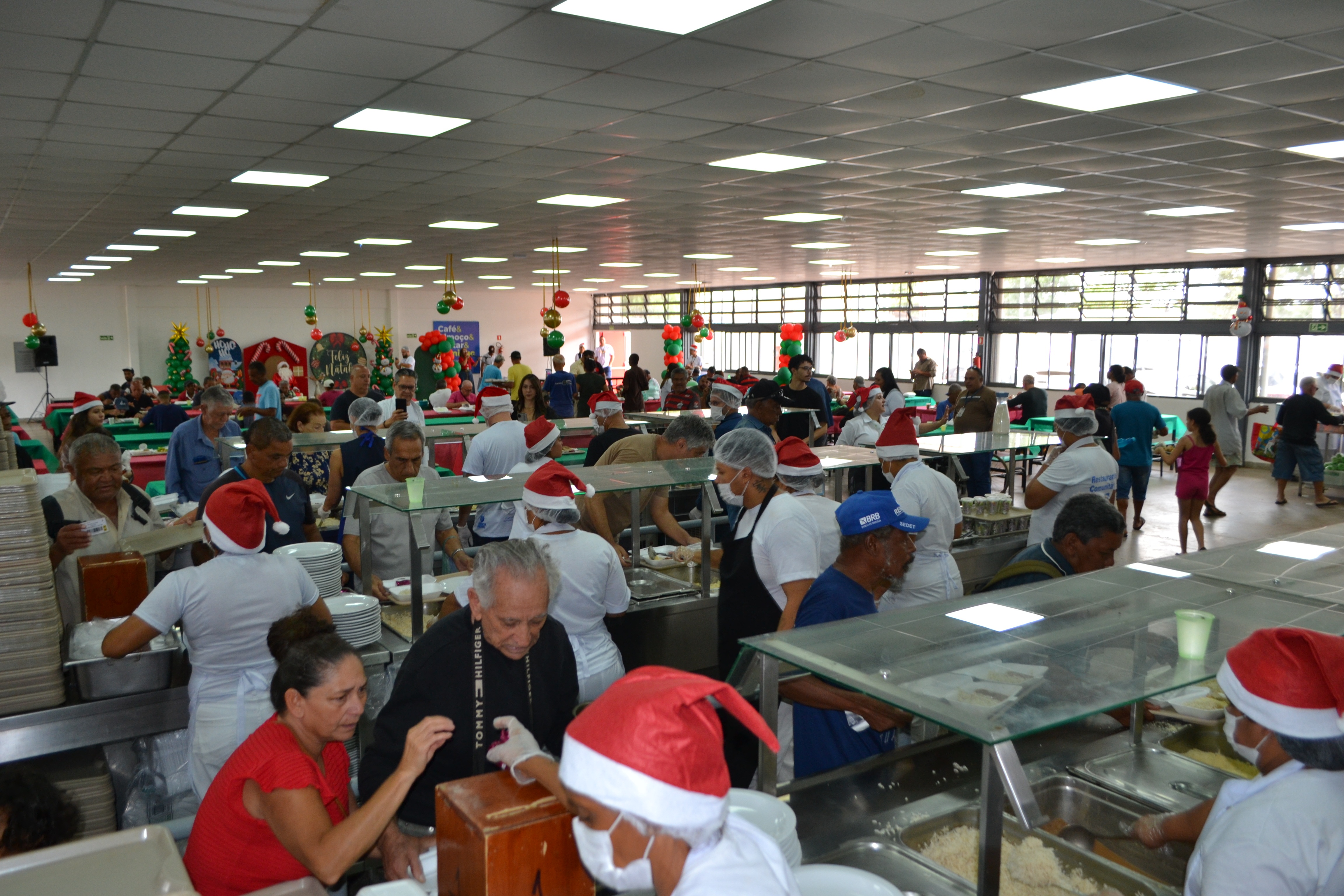 Almoço de Natal agita Arniqueira com celebração e solidariedade