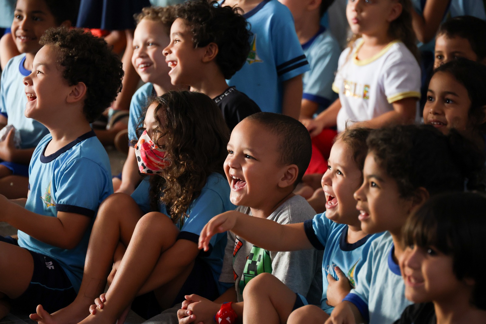 Grupo de teatro leva apresentação educativa sobre trânsito a jardim da infância