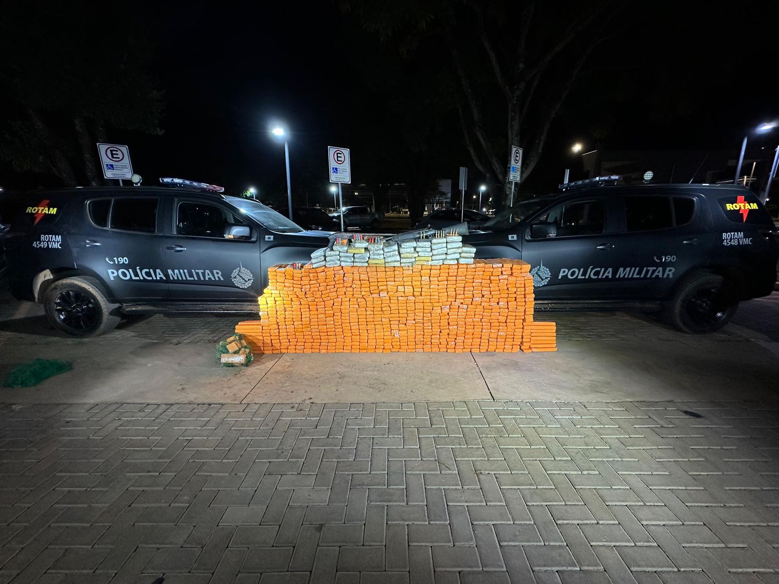 PMDF apreende mais de meia tonelada de maconha e armamento pesado no Sol Nascente