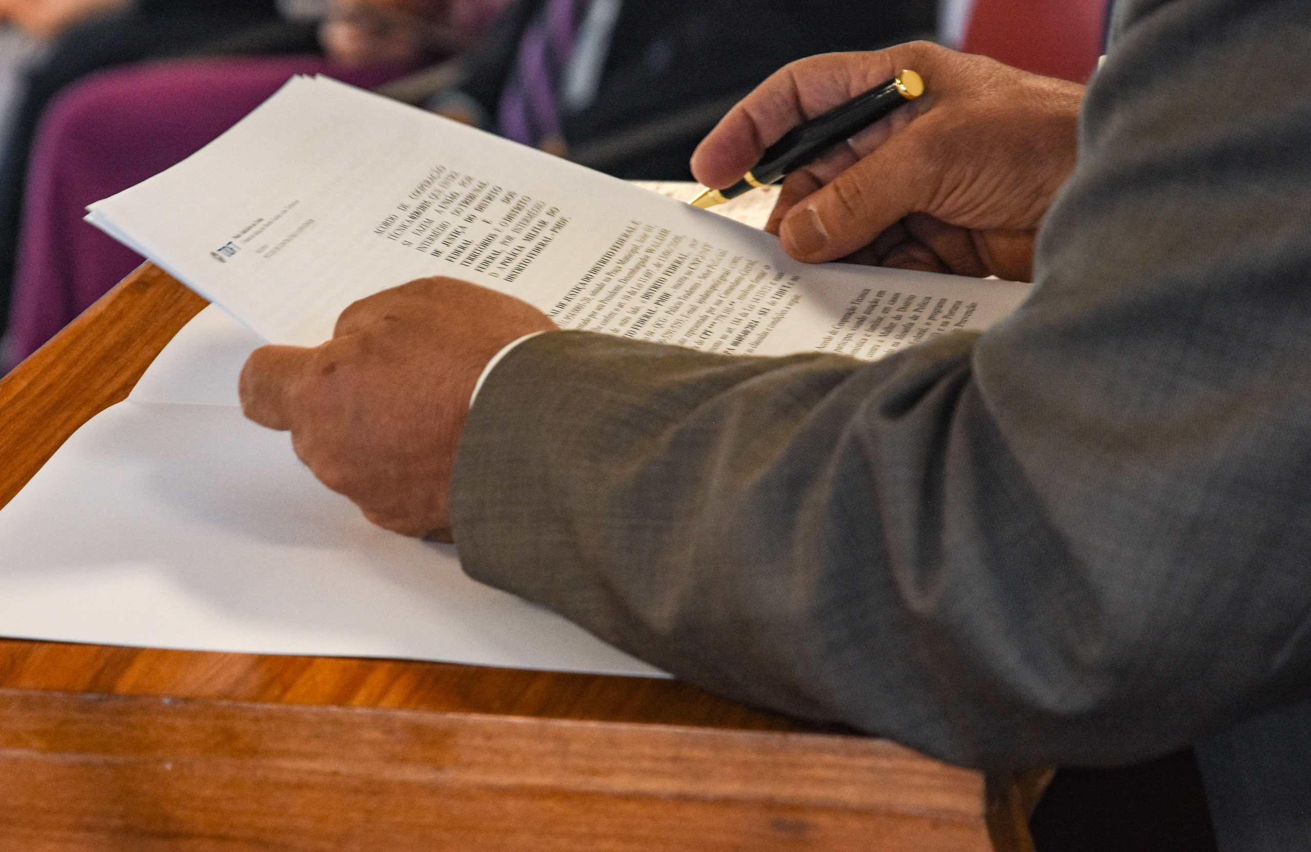 Evento simbólico sela parceria para combate à violência doméstica