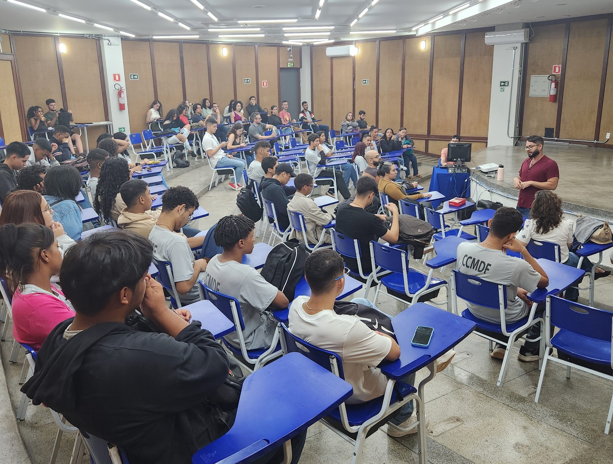 UnDF lança auxílio-saúde mental para estudantes de graduação