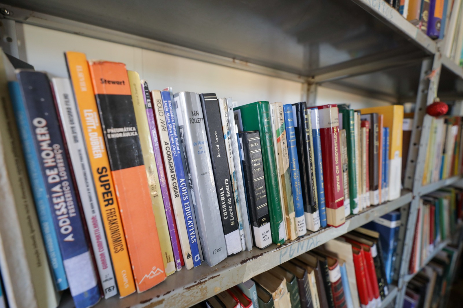 Campanha arrecada livros para bibliotecas de unidades prisionais do DF