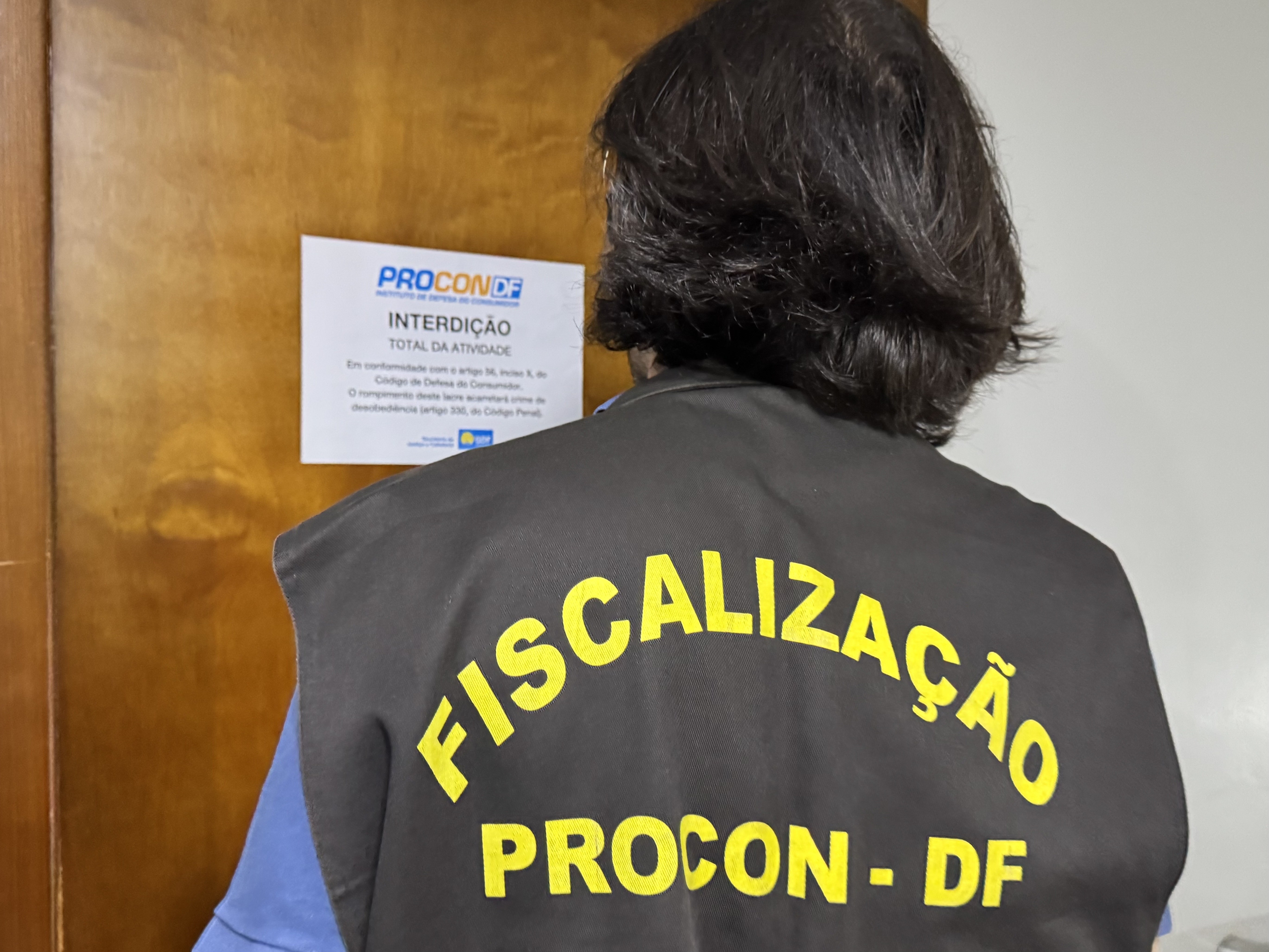 Procon fecha empresa que vendia cursos com falsa garantia de emprego a jovens do DF