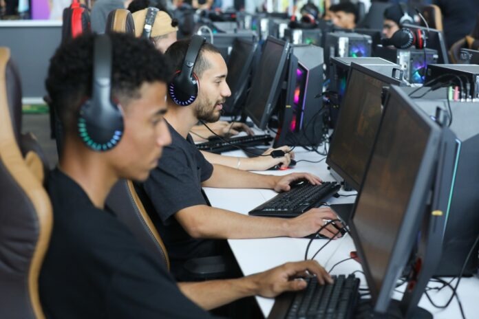 Projeto Aceleratech leva capacitação tecnológica gratuita ao Recanto das Emas