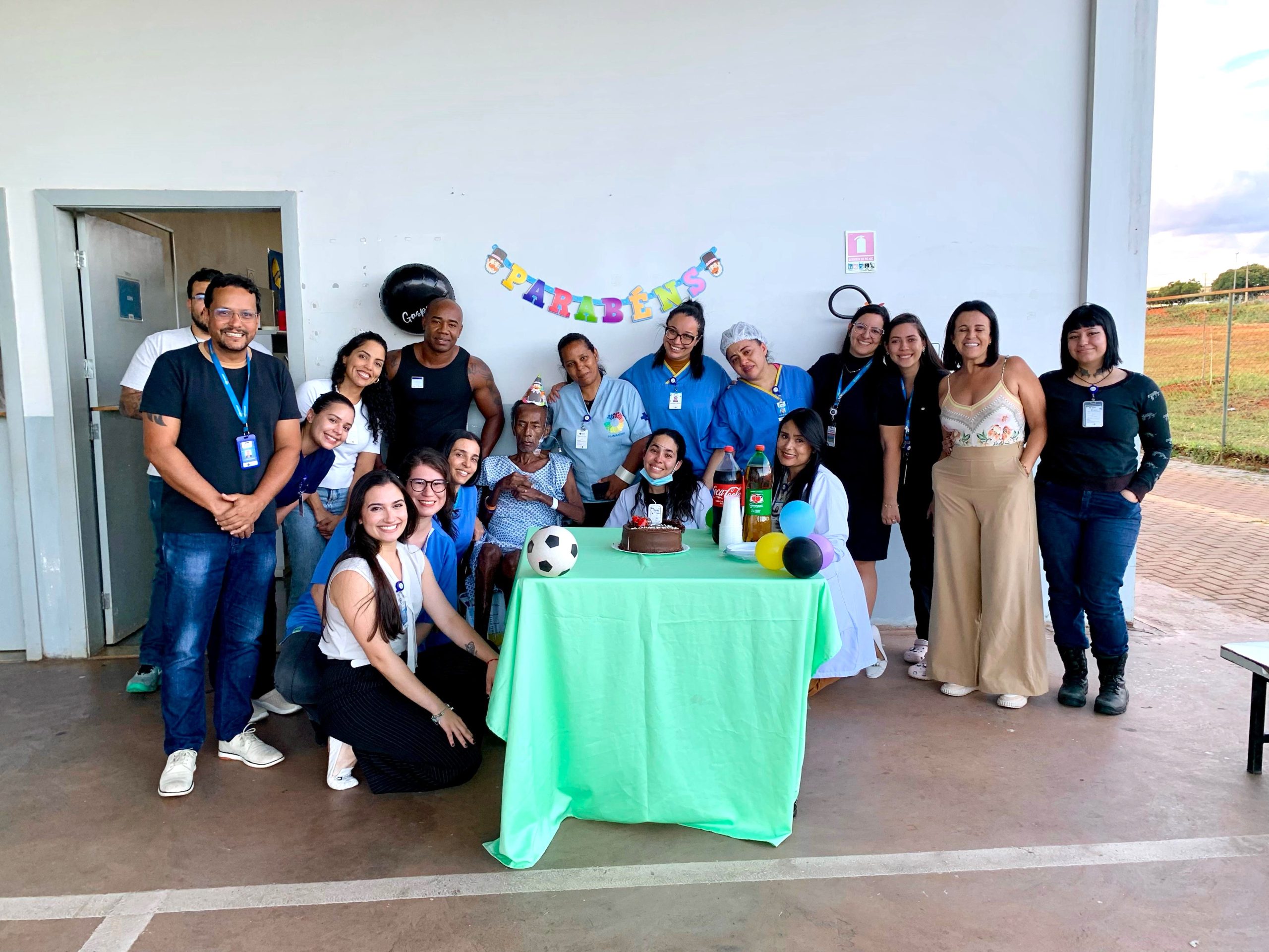 Internado no HSol, paciente de 68 anos ganha primeira festa de aniversário