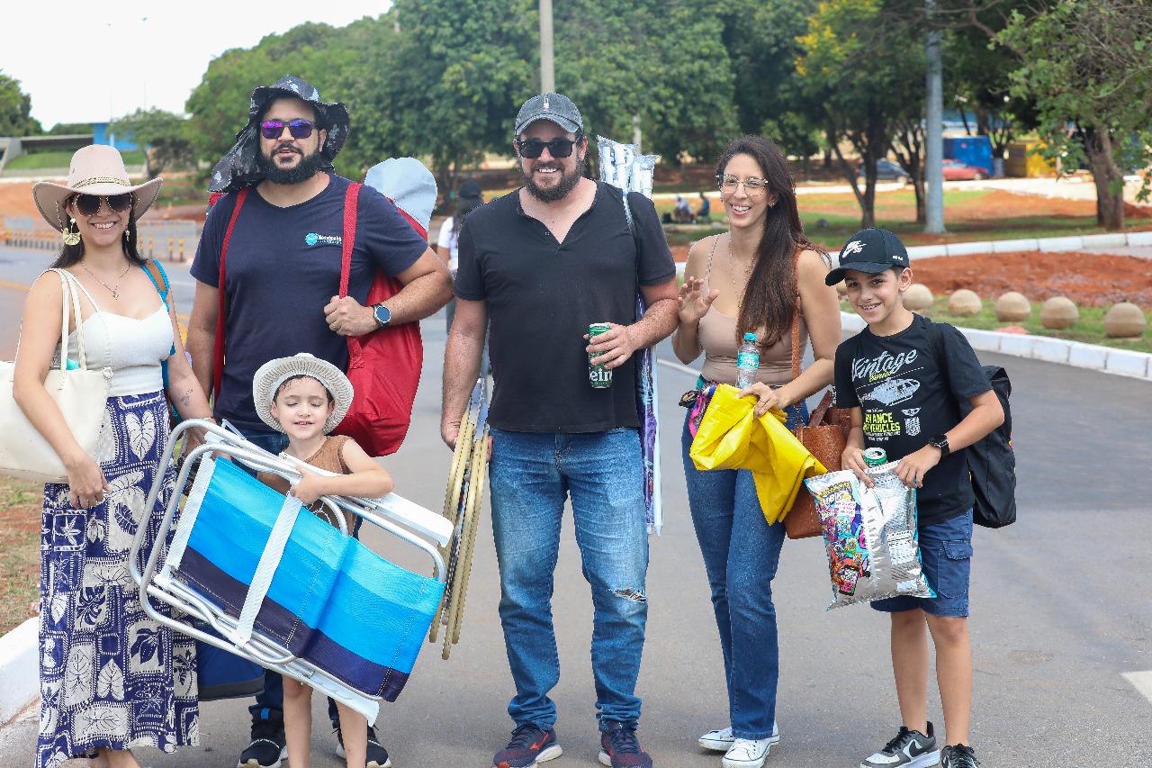 Famílias se entusiasmam com retorno do automobilismo ao Autódromo de Brasília&nbsp;