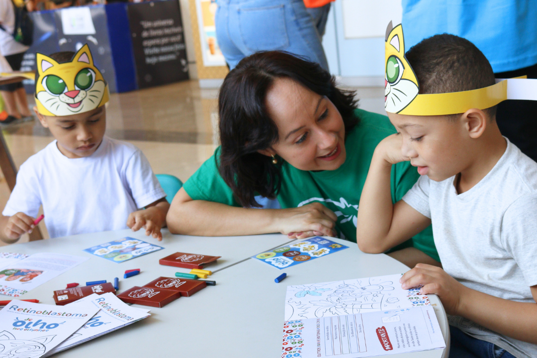 Ação do HCB alerta sobre o retinoblastoma, câncer ocular raro que afeta crianças