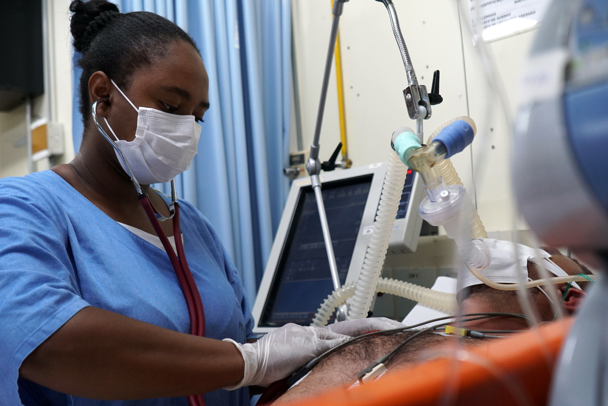 Aberta seleção para 12 especialidades da saúde com salários de até R$ 17 mil