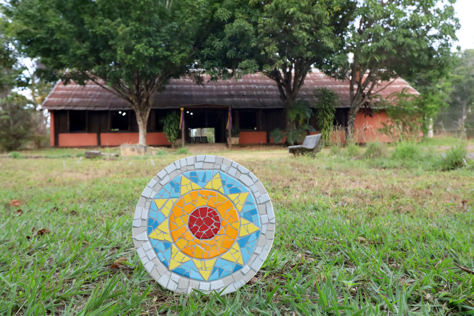 Há 18 anos, oficina de mosaico beneficia comunidade do Caps II do Riacho Fundo