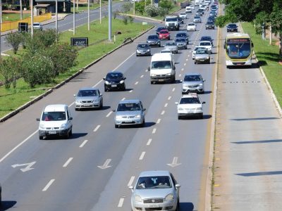 Cerca de 13% dos contribuintes ainda estão em débito com IPVA e IPTU; veja como regularizar