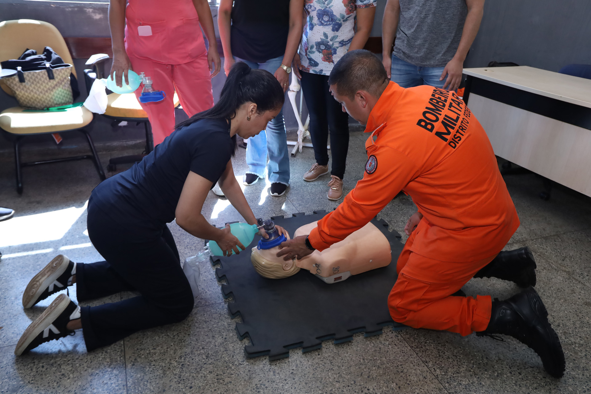 Enfermeiros participam de curso de atualização em suporte básico e avançado de vida