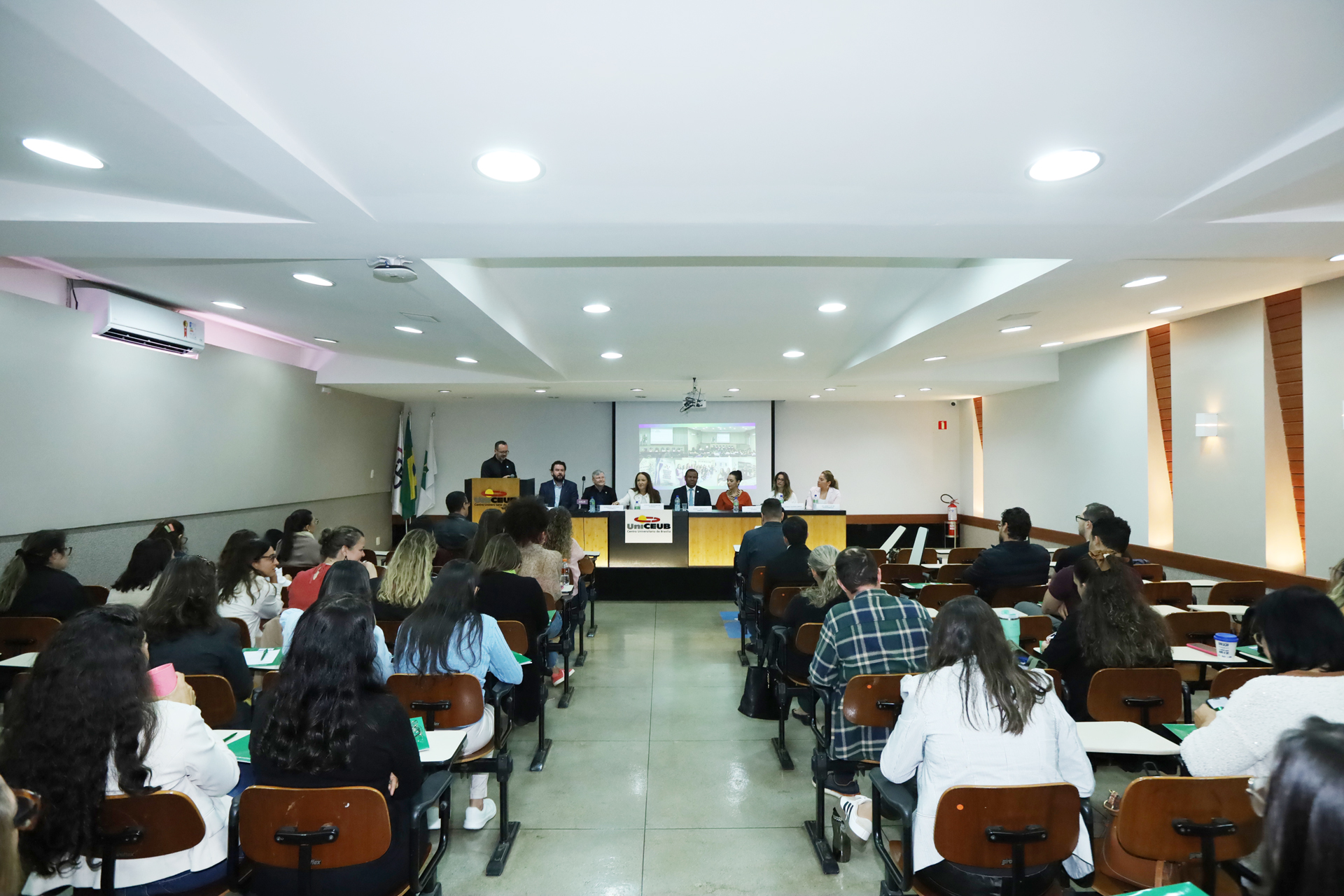 Saúde discute consolidação da Política Distrital de Atenção Ambulatorial Especializada