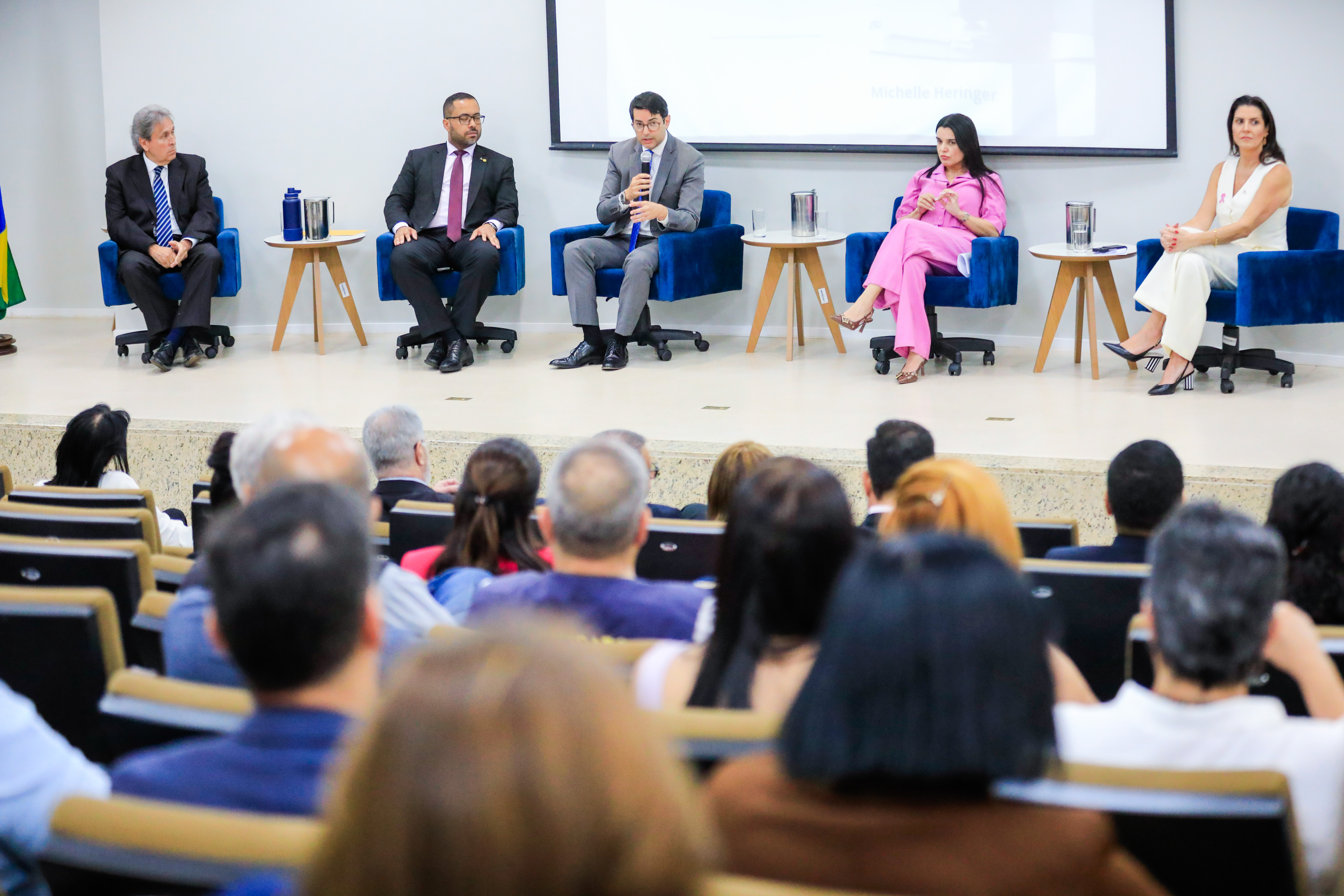 Palestra na Escola de Governo do Distrito Federal reforça combate ao assédio sexual e moral