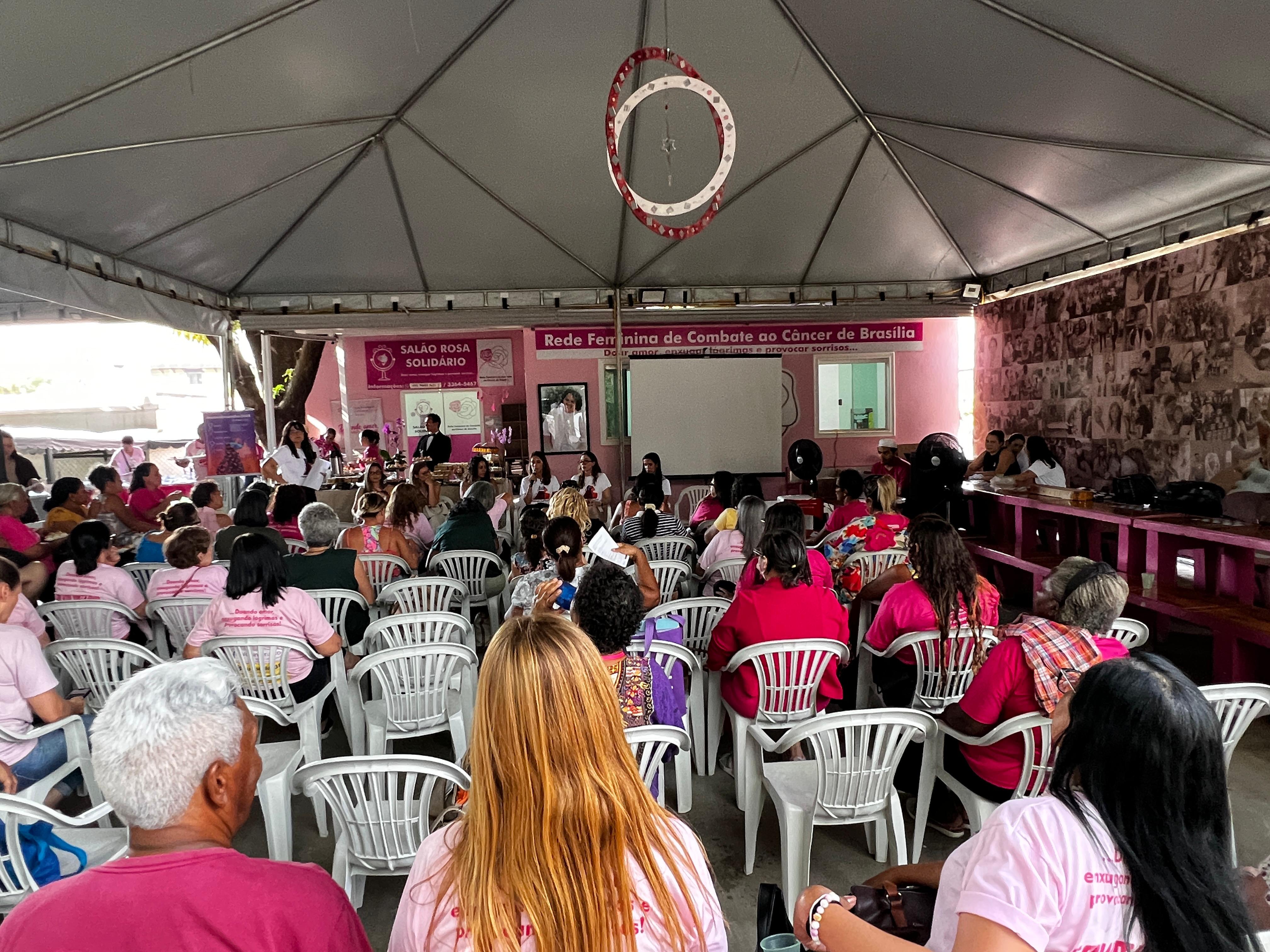 Setembro em Flor leva informação, acolhimento e esperança às mulheres atendidas no Hospital de Base