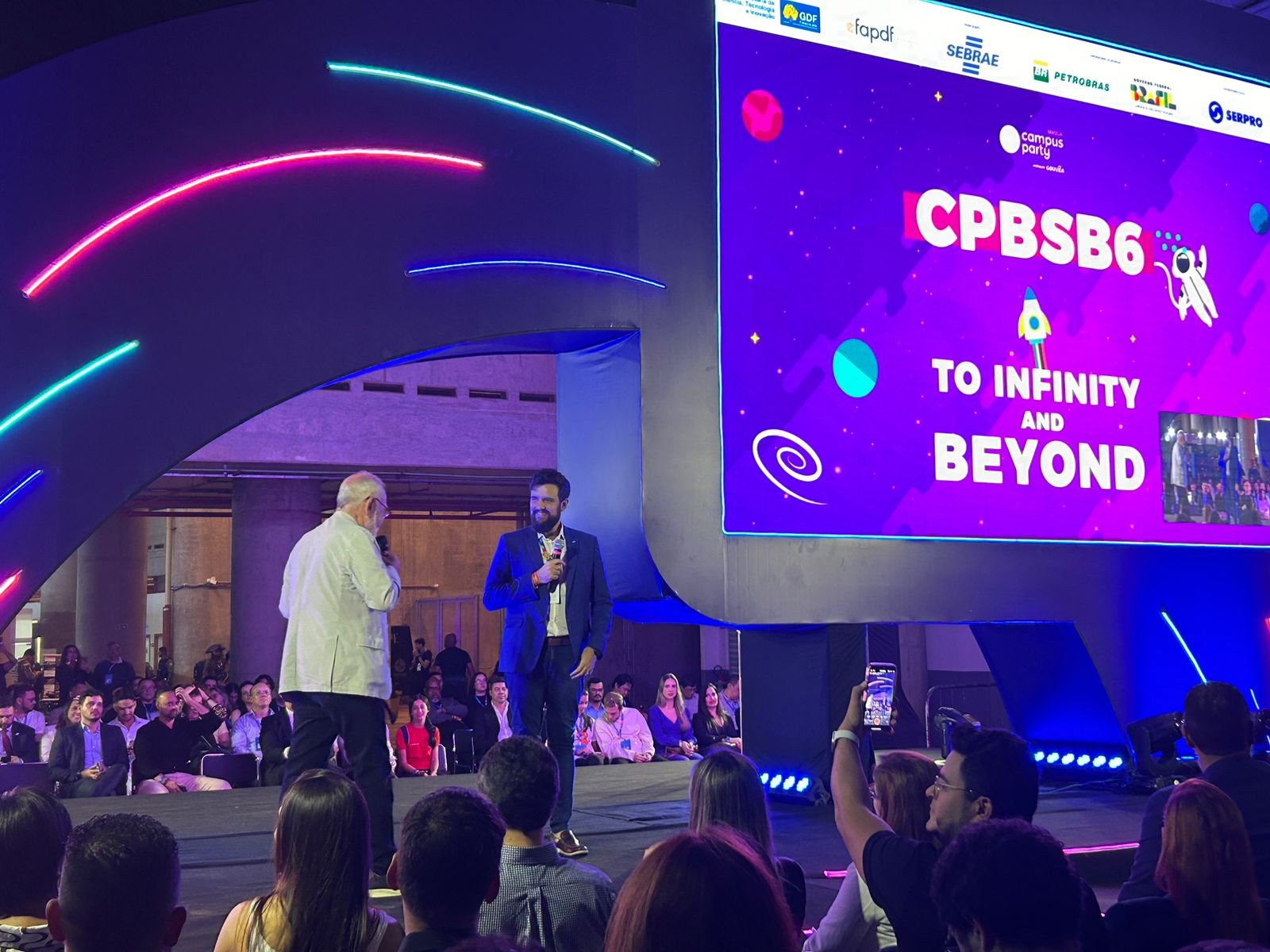 Campus Party reúne estudantes, empreendedores e interessados em ciência