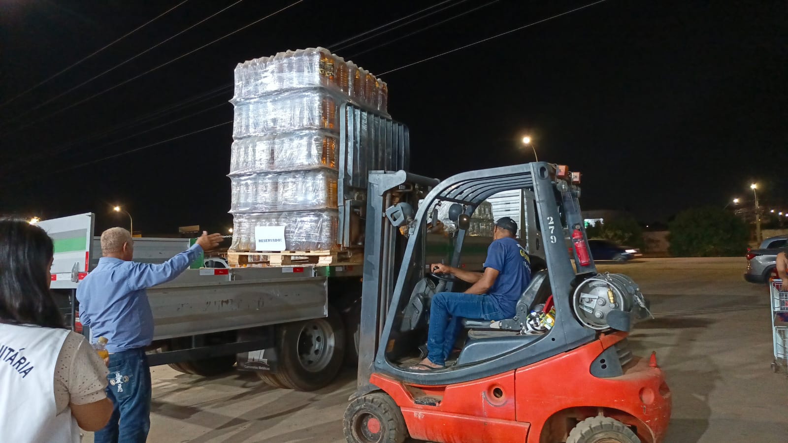 Vigilância Sanitária apreende cerca de 8 mil litros de bebidas irregulares durante operação