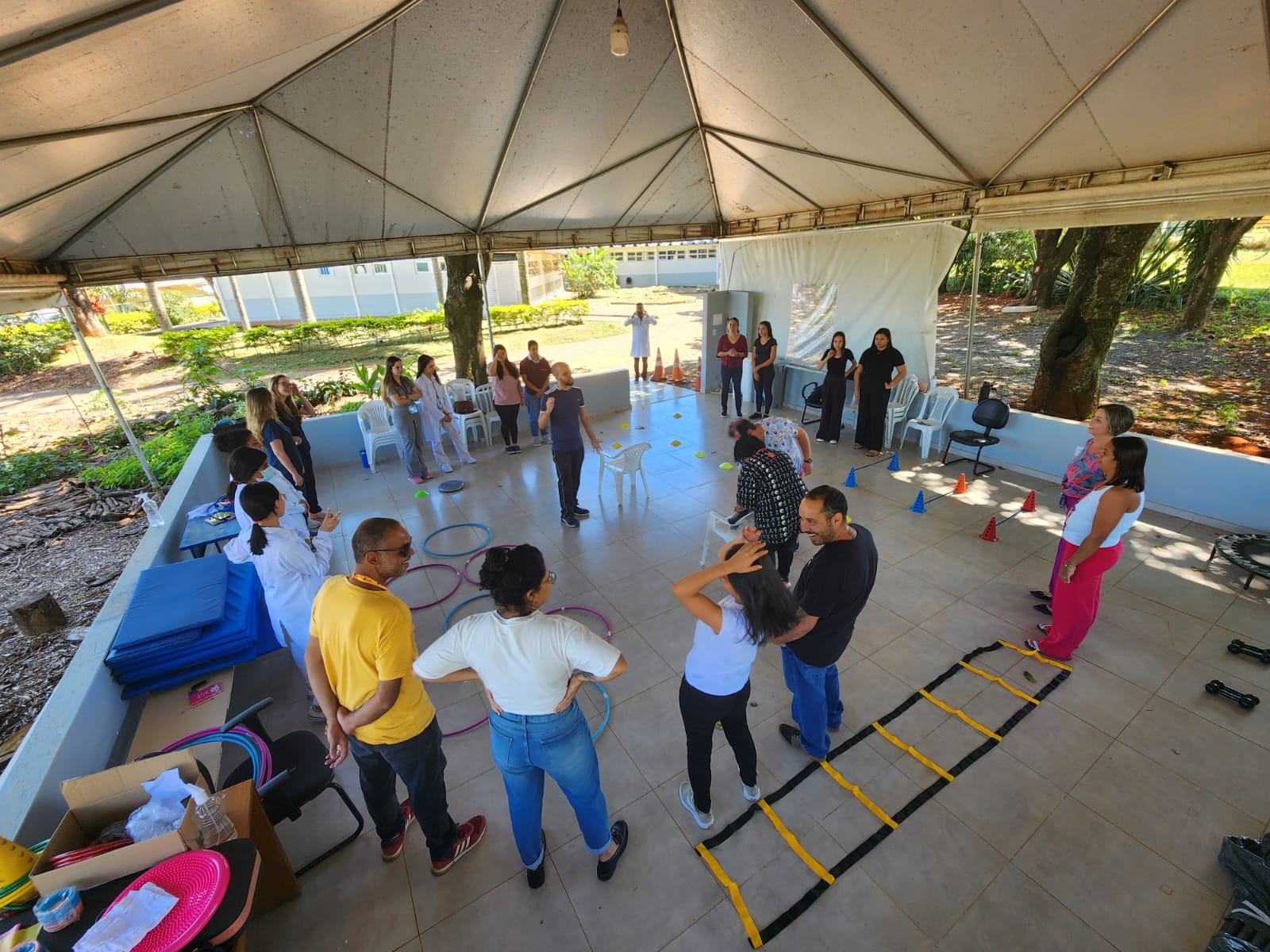 Circuito multissensorial previne quedas e promove interação social a idosos