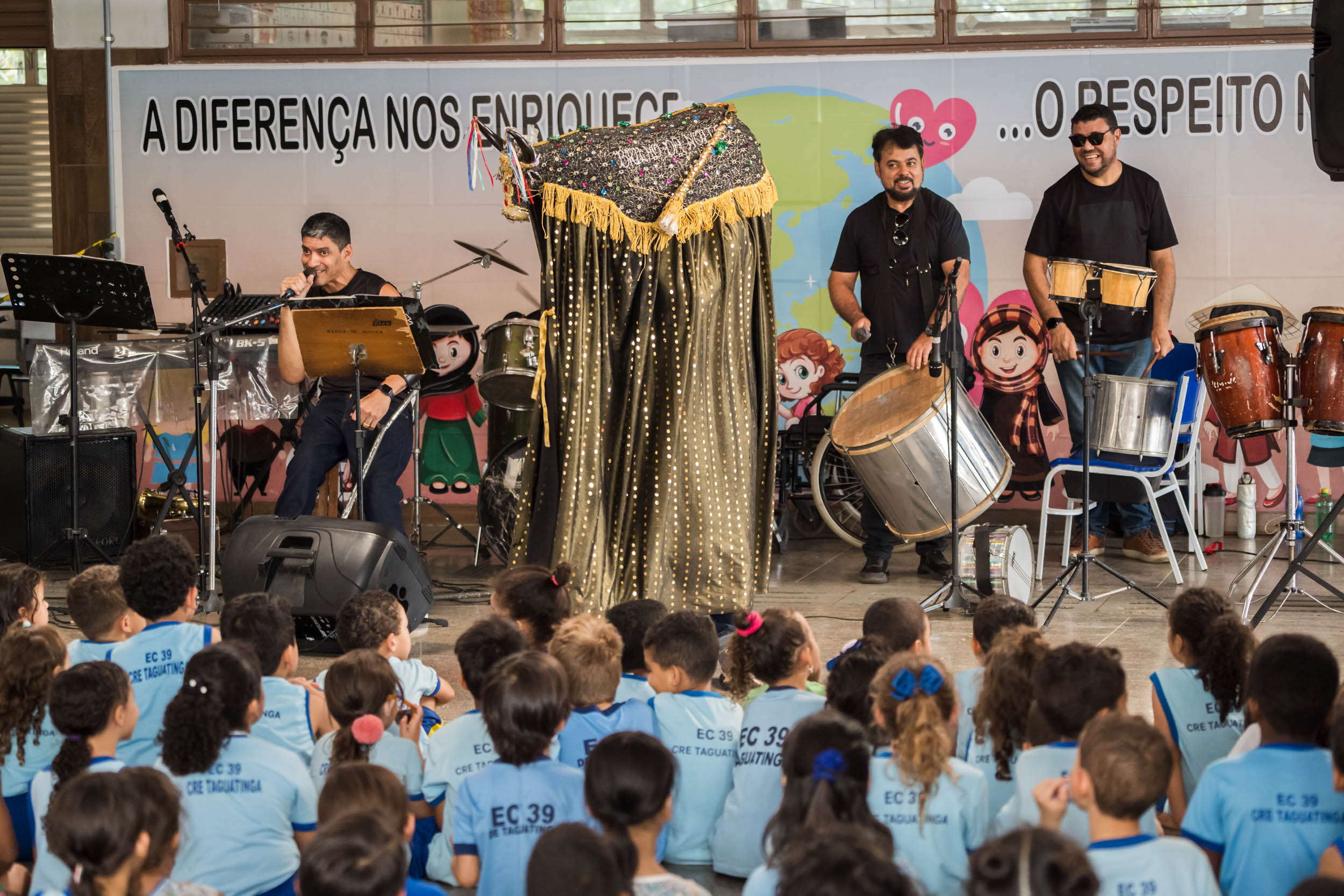 Músicos com deficiência levam alegria para alunos da EC 39 de Taguatinga