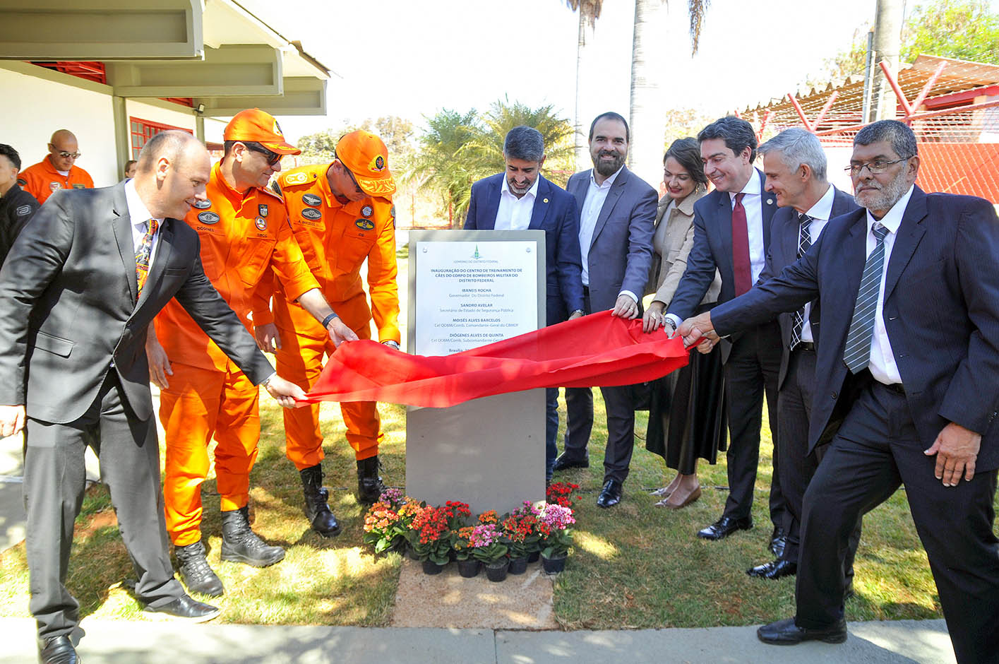 Corpo de Bombeiros do DF inaugura centro de treinamento de cães para assistência social