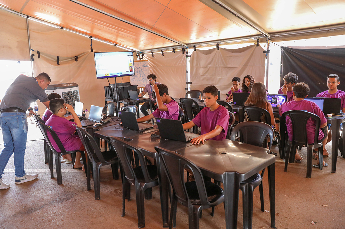 Projeto Brasil.IA: investimento de R$ 13 milhões do GDF leva capacitação digital a Água Quente e outras 27 regiões administrativas