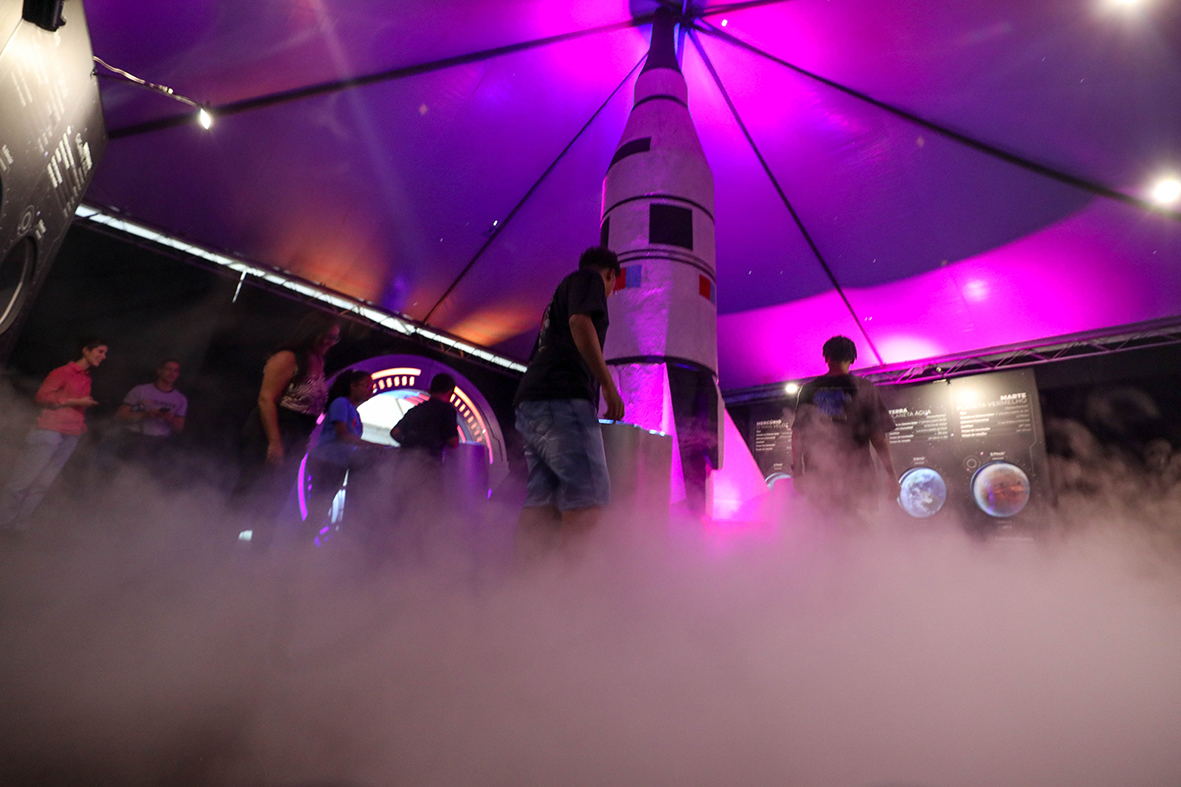 Foguetes, planetário e ônibus simulador imersivo: Ciência na Estrada chega ao Sol Nascente