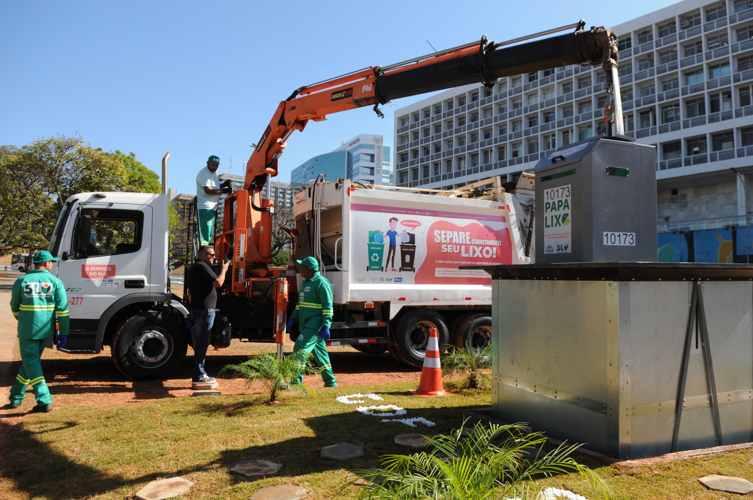 Rodoviária ganha papa-lixo na Semana do Meio Ambiente