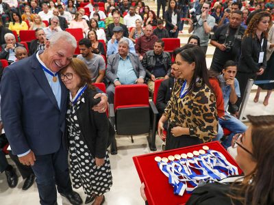 GDF reconhece 340 líderes comunitários com medalha