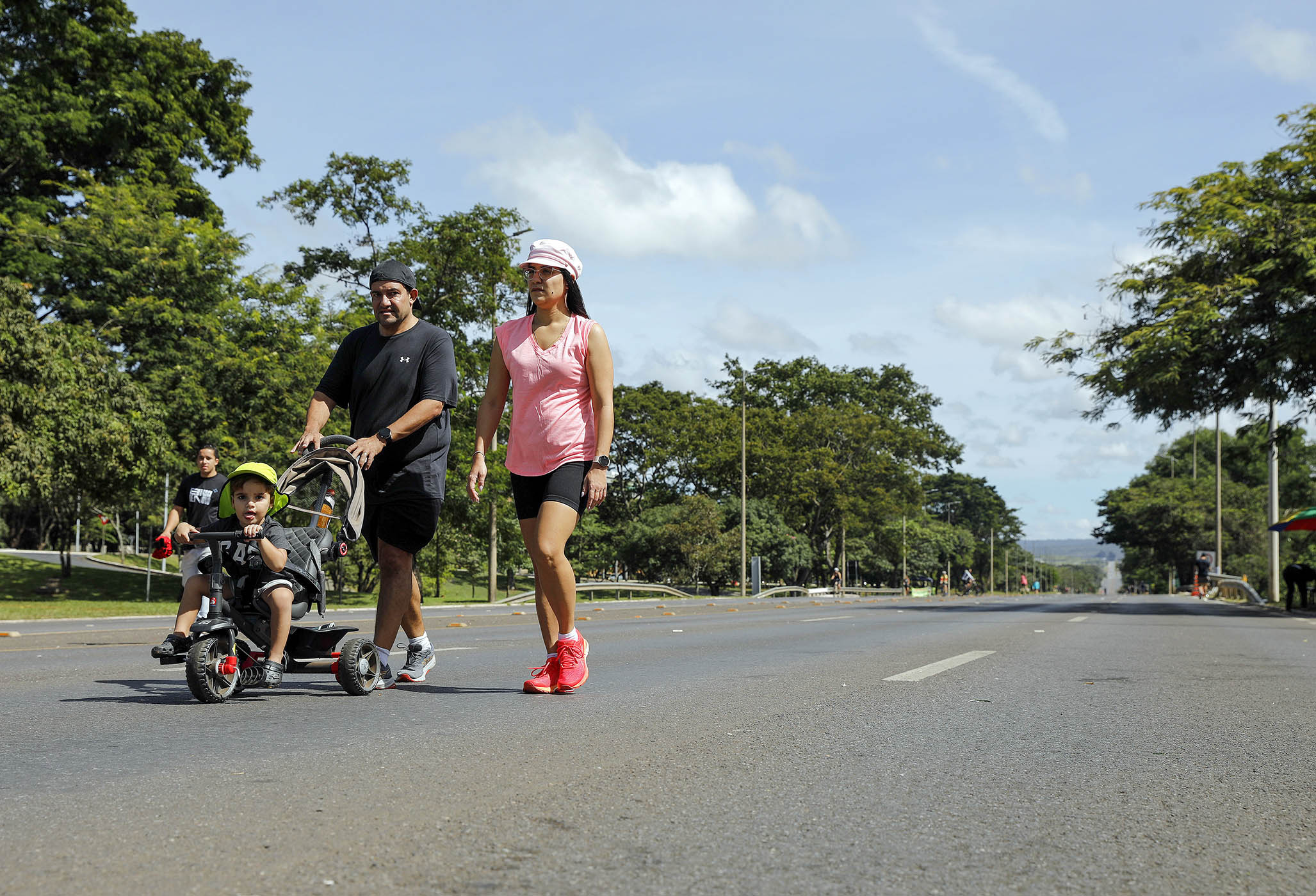 Brasilienses aproveitam o Eixão do Lazer ampliado no feriado de Carnaval