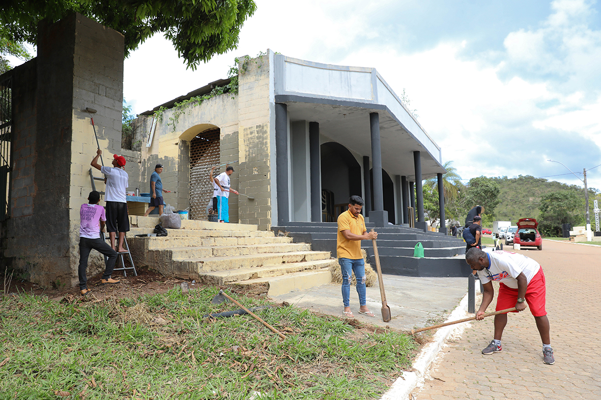 Fé, tradição e emoção: Morro da Capelinha se prepara para receber milhares de fiéis